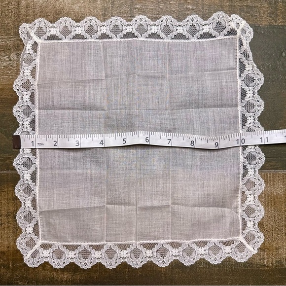 Vintage White Linen & Lace Handkerchief – Bridal / Collectible – 12” - Picture 3 of 4